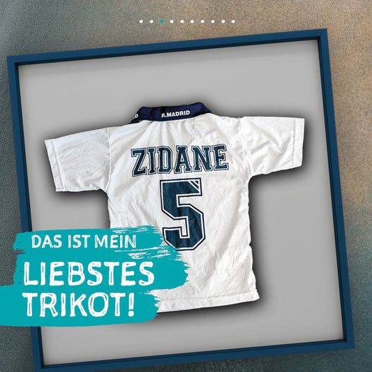 Fußballtrikot im Living.Steel Trikotrahmen